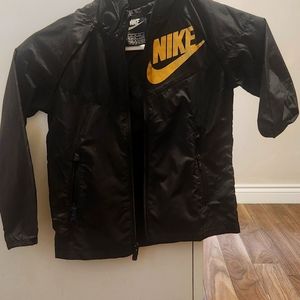 Nike kids wind breaker size 3-4t